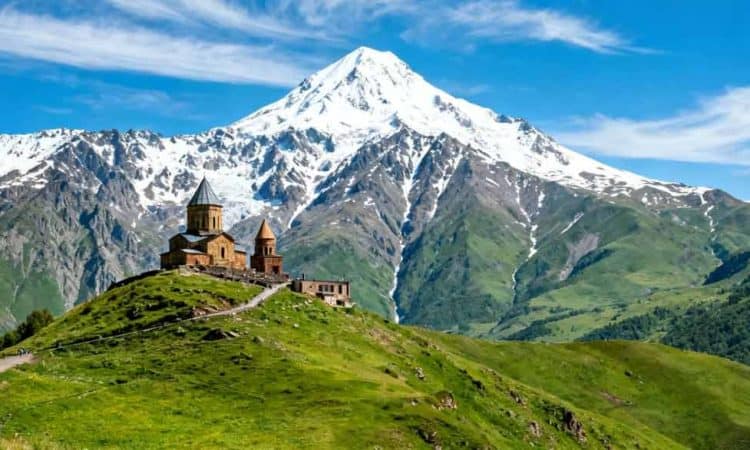 Menjelajahi Kazbegi (Stepantsminda), Permata Pegunungan Georgia